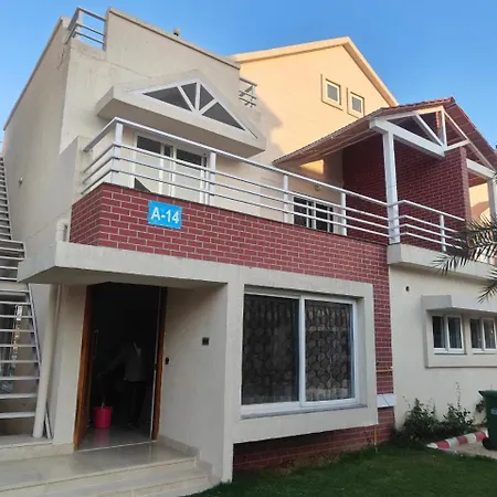 Villa In Vrindavan, Hare Krishna M Exterior photo