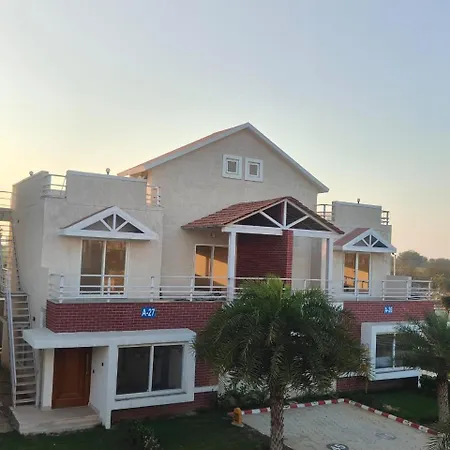 Villa In Vrindavan, Hare Krishna M Exterior photo